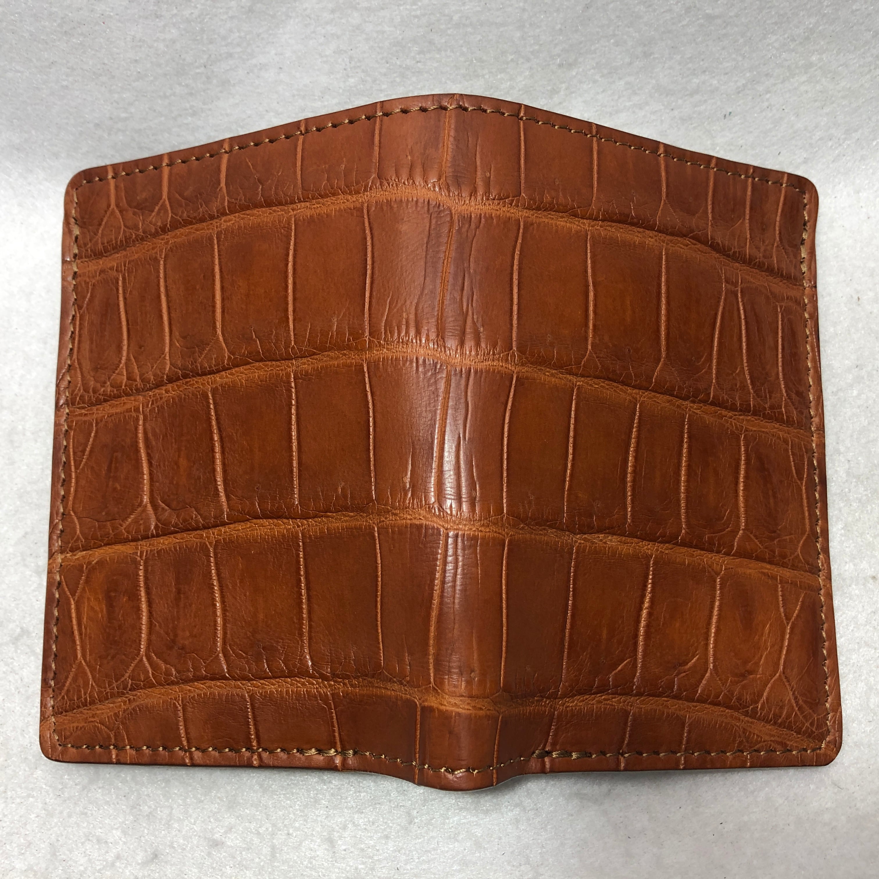 197 シャムクロコダイルレザー折り財布 テール部1 サドルマットライト 