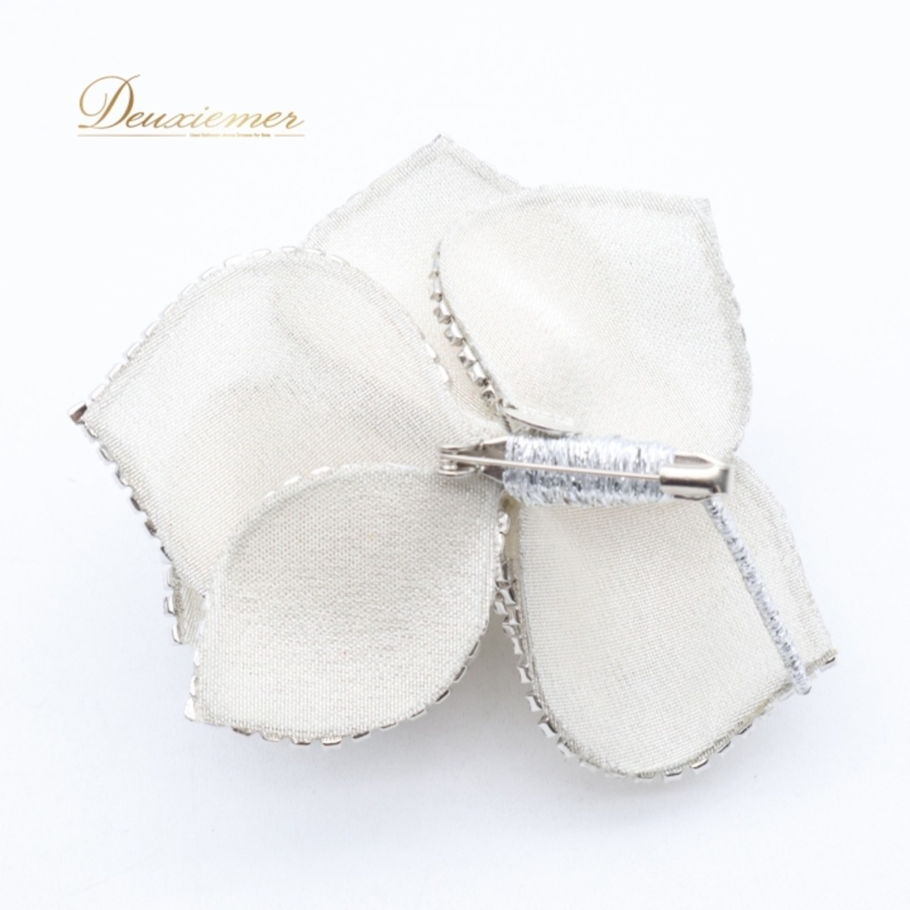 vendome boutique ヴァンドームブティック ブローチ 薔薇 花 シルバー ホワイト系 シルバー系 フォーマル 正装 ダンス パーティ 発表会 小物 飾り 装飾 アクセサリー 入学式 卒業式 小道具 飾りつけ 結婚式 おしゃれ 上品 レディース 華やか かわいい