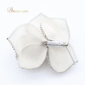 vendome boutique ヴァンドームブティック ブローチ 薔薇 花 シルバー ホワイト系 シルバー系 フォーマル 正装 ダンス パーティ 発表会 小物 飾り 装飾 アクセサリー 入学式 卒業式 小道具 飾りつけ 結婚式 おしゃれ 上品 レディース 華やか かわいい