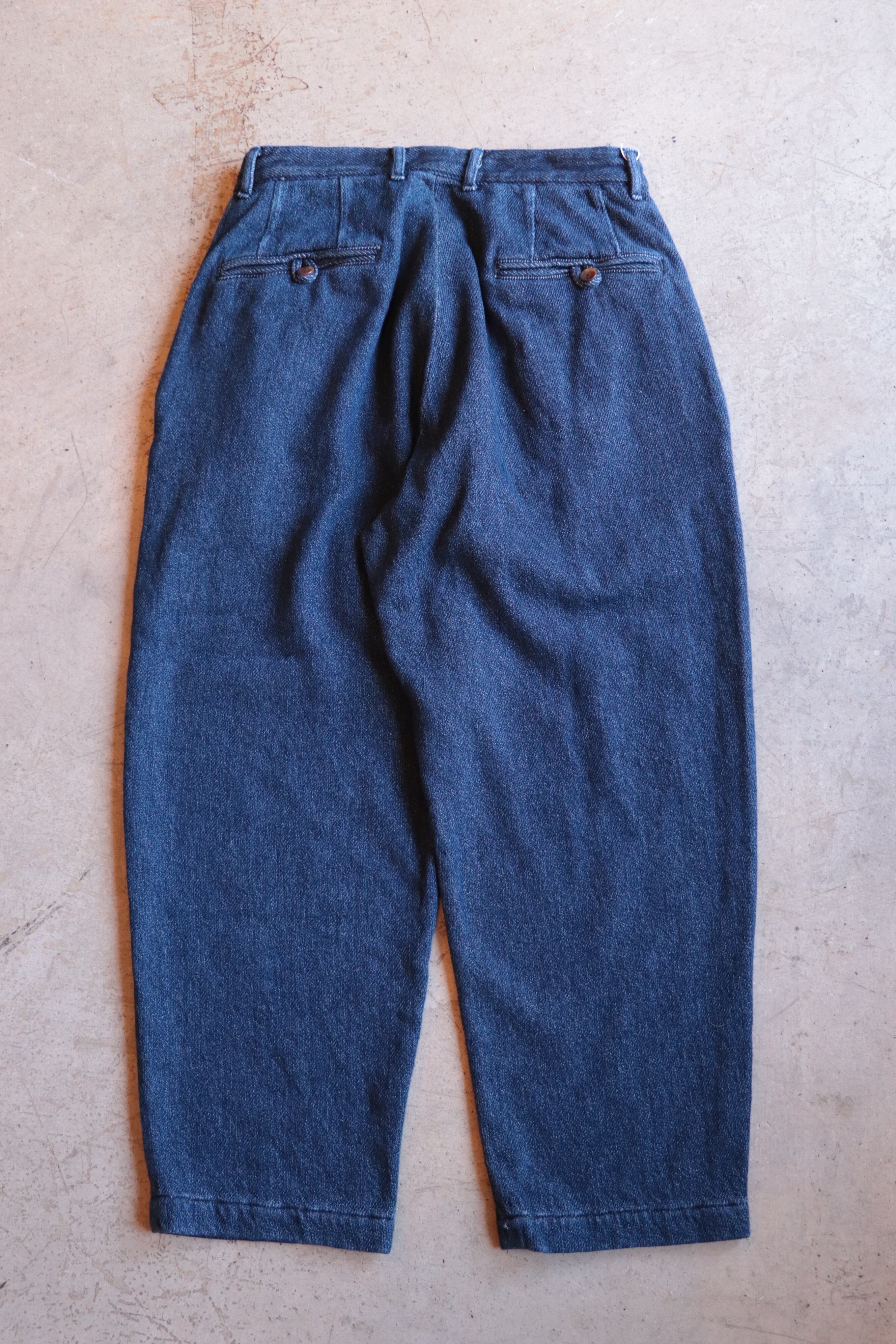 ANACHRONORM/アナクロノーム　DENIM TUCK WIDE TROUSERS　AN203