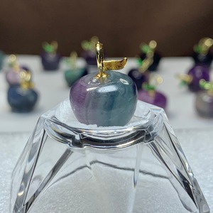 39.フローライトりんご・ペンダントトップ