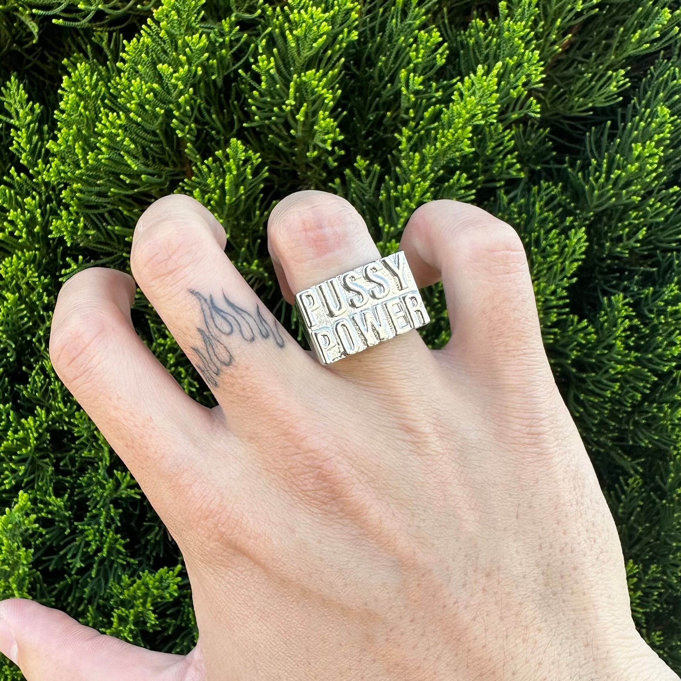 PUSSY POWER RING | Jules room