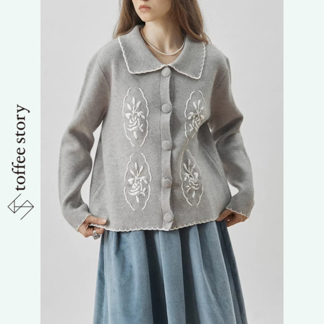 冬庭にそよぐ白影：刺繍ドールカーディガン《XU0261》