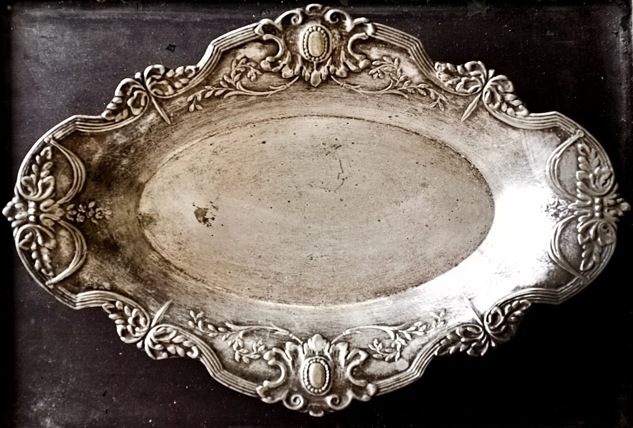 フランス 34.5c 銀の薔薇とメダリオンのあるシルバープレートトレイ  アンティーク