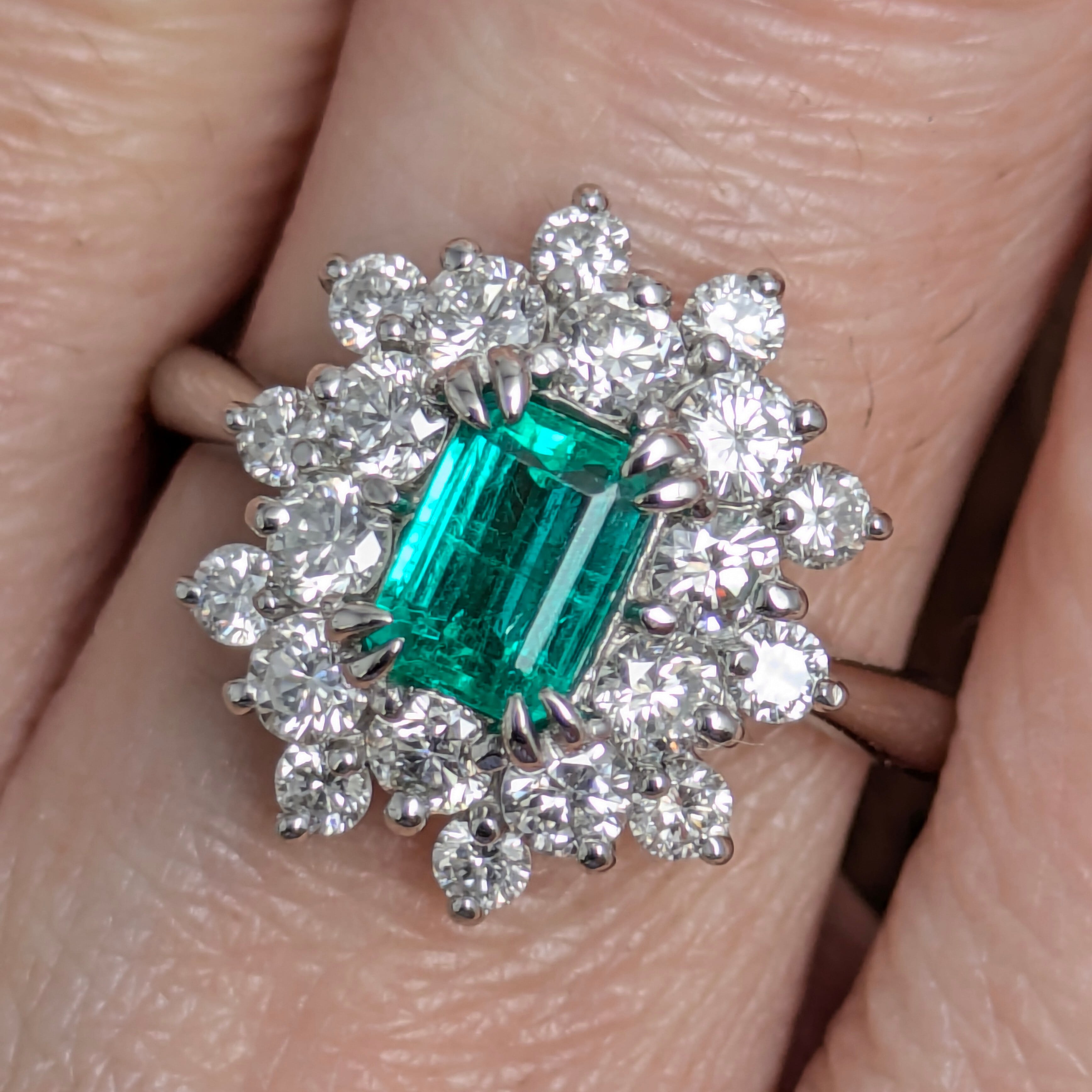 Pt950エメラルドリング コロンビア産 エメラルド 0.60ct ダイヤモンド