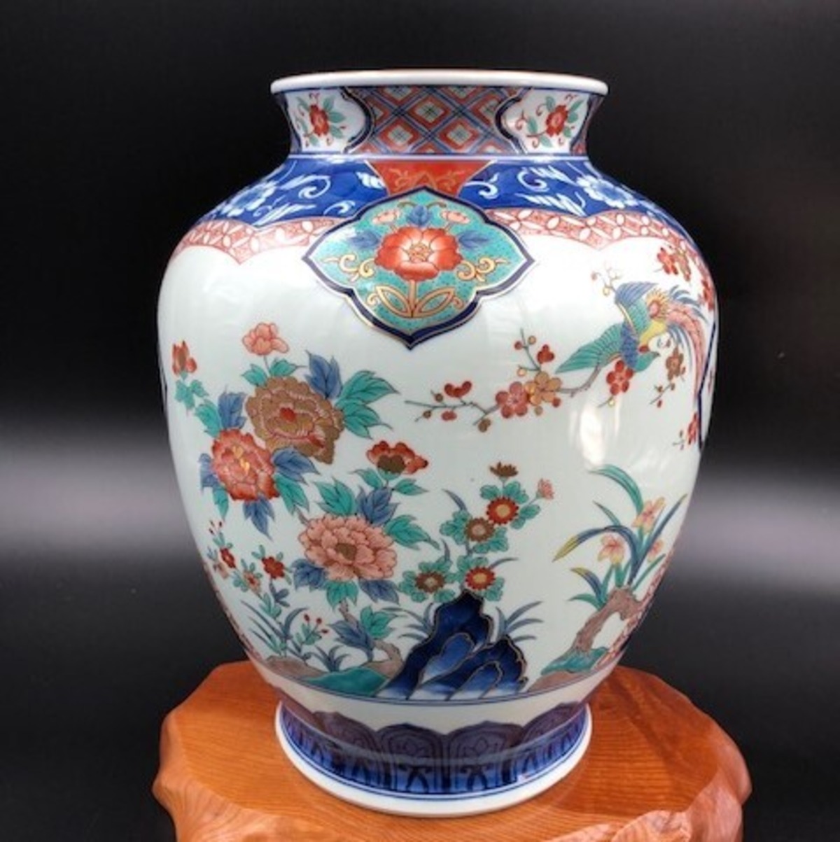 有田焼 泉型染錦岩牡丹花瓶 | 有田焼ショップ まるとも陶磁器