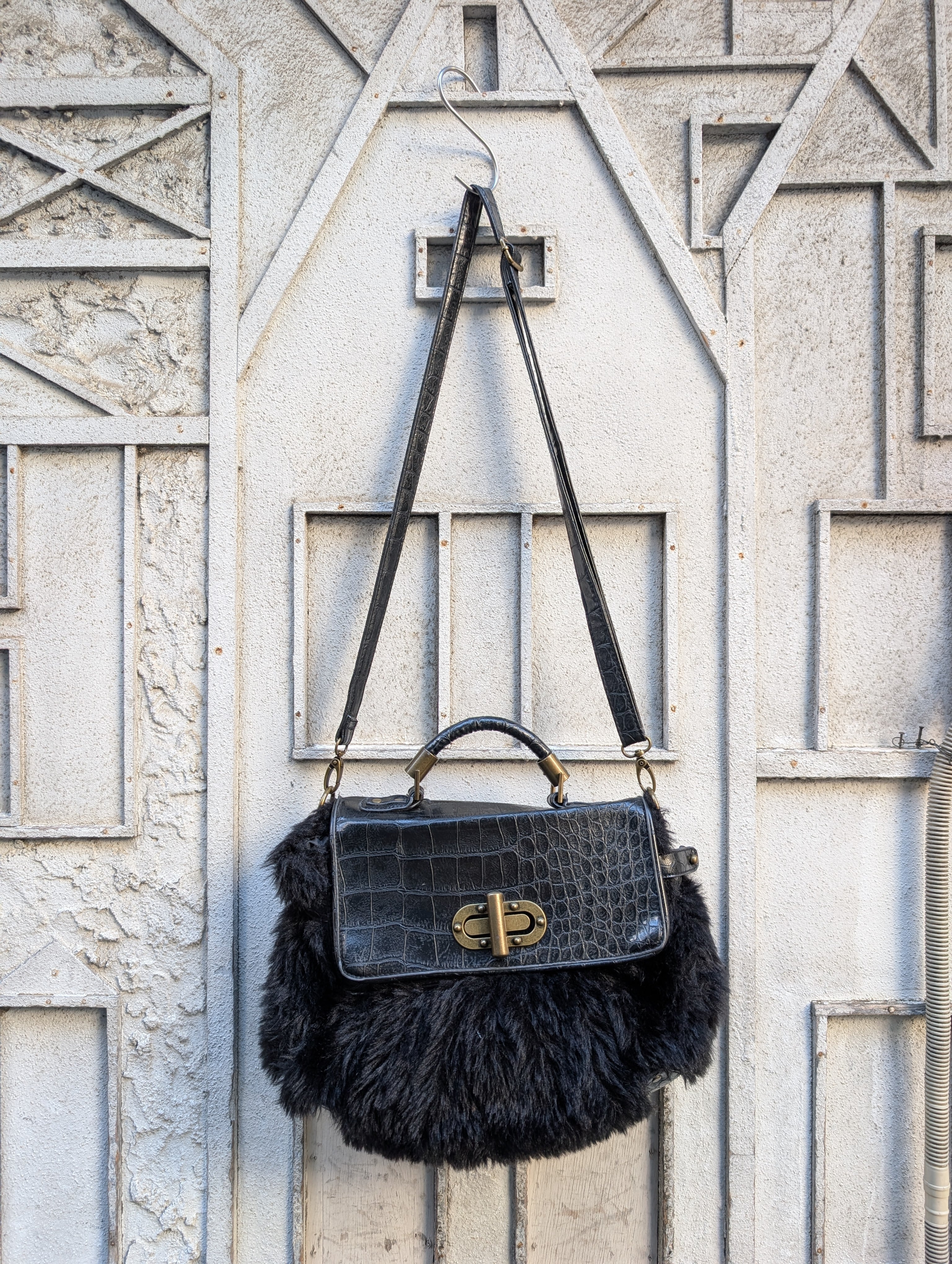 "BUENO" fake fur shoulder bag