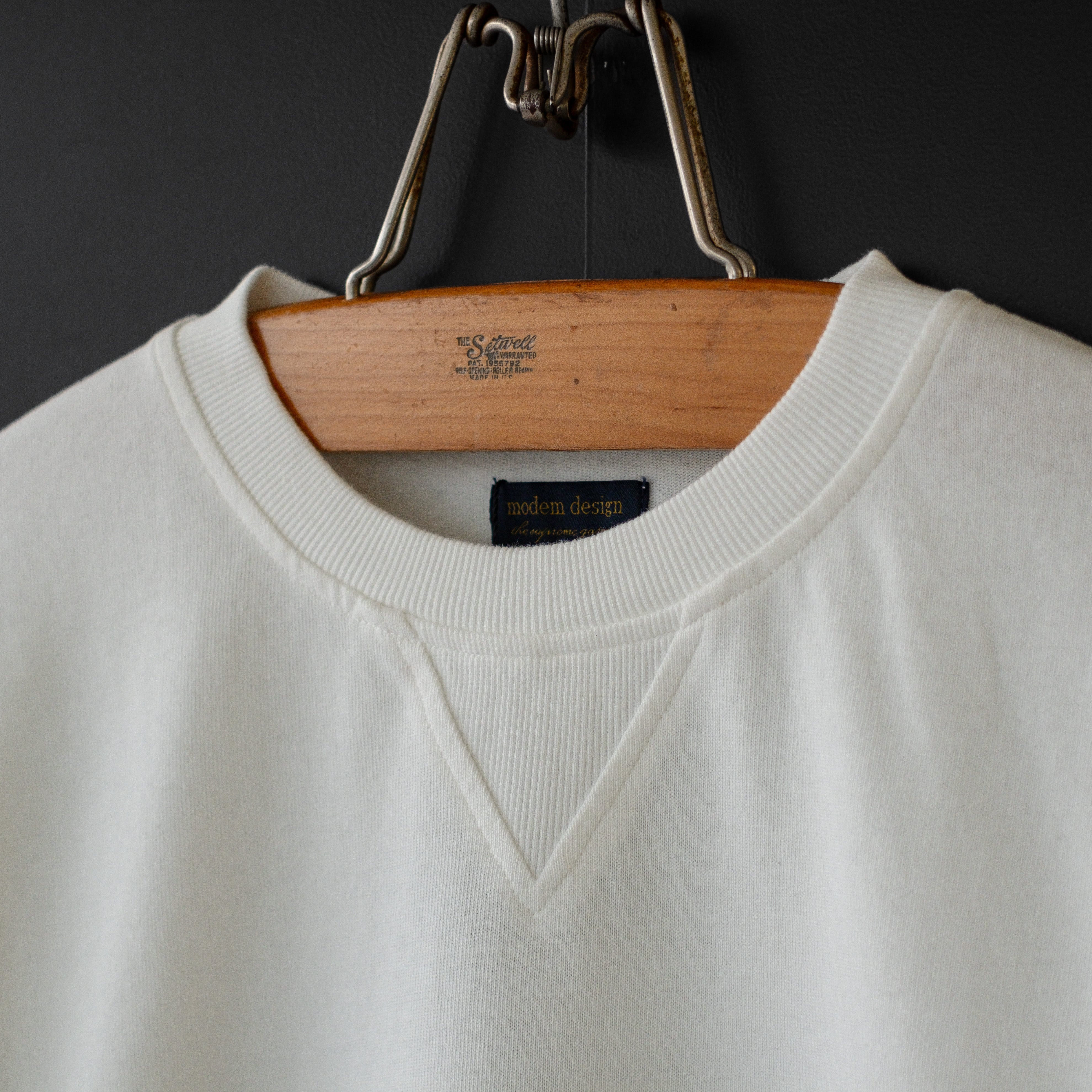 modem design】 bulldog plain stitch sweat (off white) | dros dro