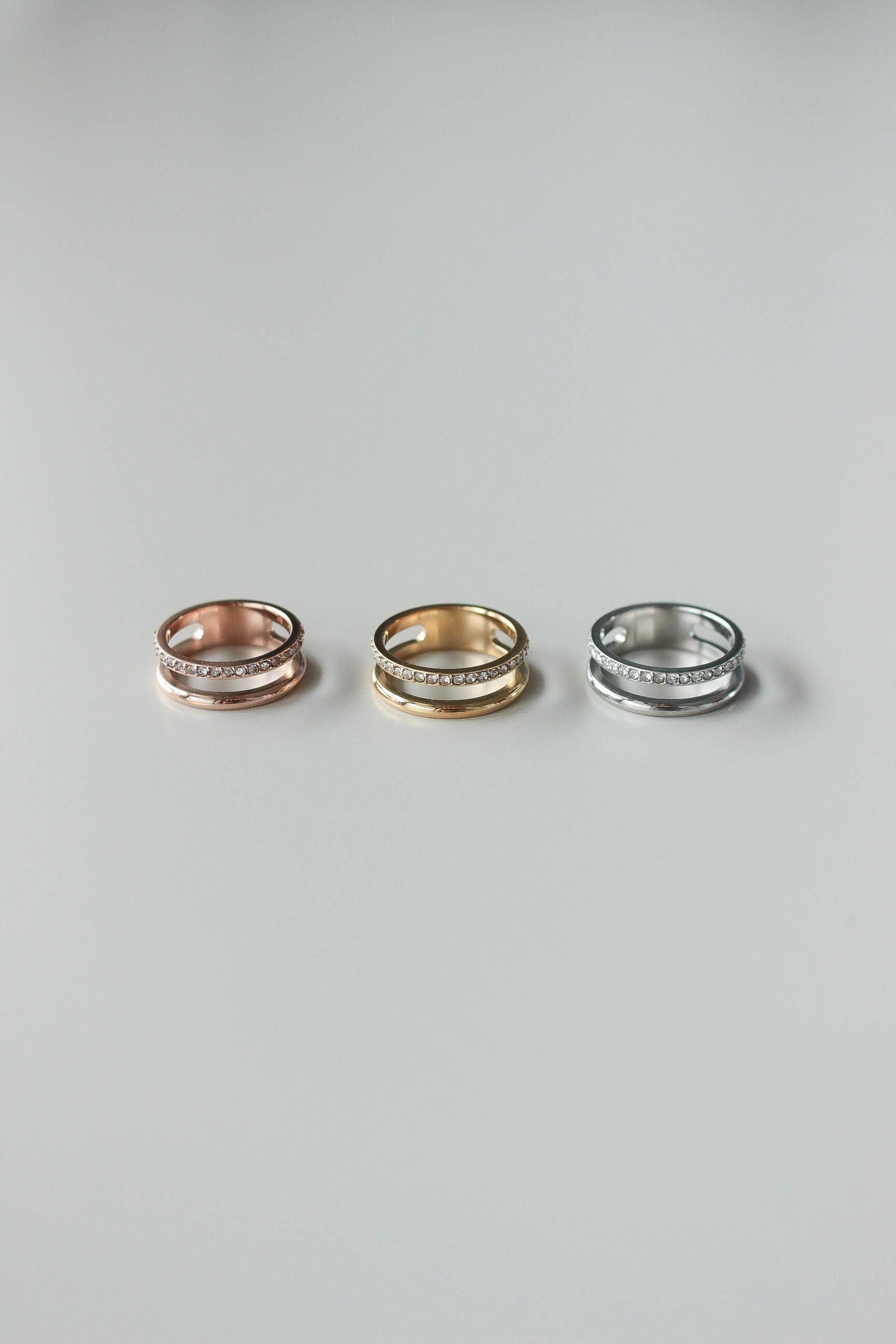 Zirconia Combi Pinky Ring | ebine(エビネ)|金属アレルギー対応