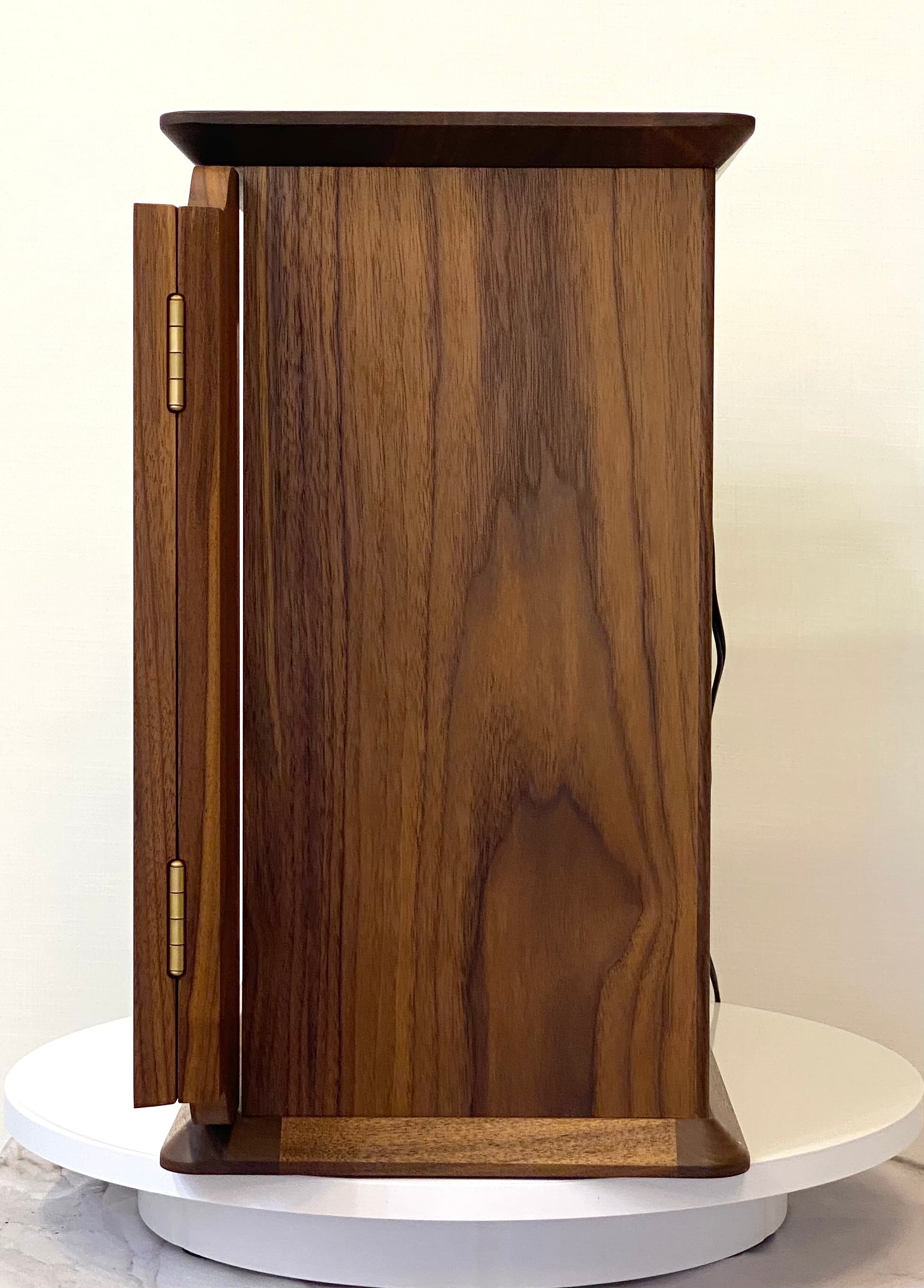 カティア ウォールナット無垢 | 小さなお仏壇 hinata bokko モダンで