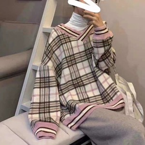 Vネックチェックニット