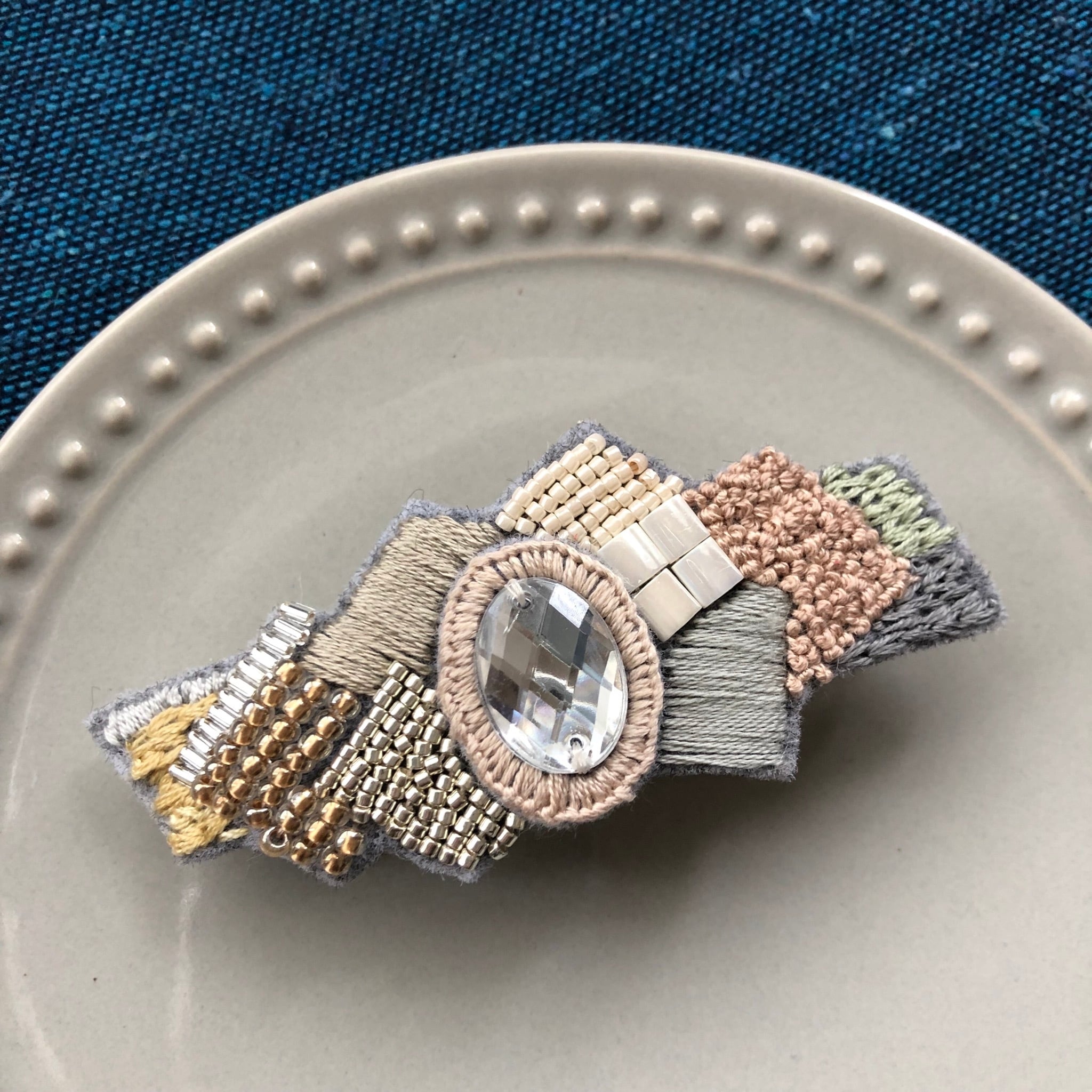 piari ブローチアクセサリーハンドメイドビーズ刺繍リボンクリップ