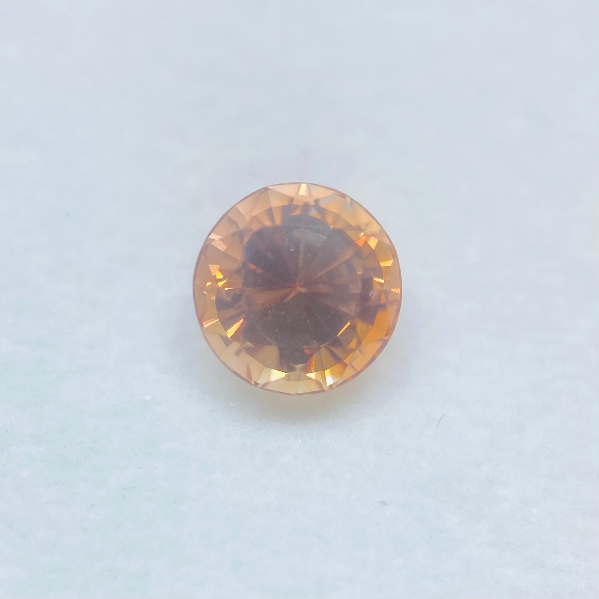 輝き、色味の素晴らしいオレンジブルーのサファイア