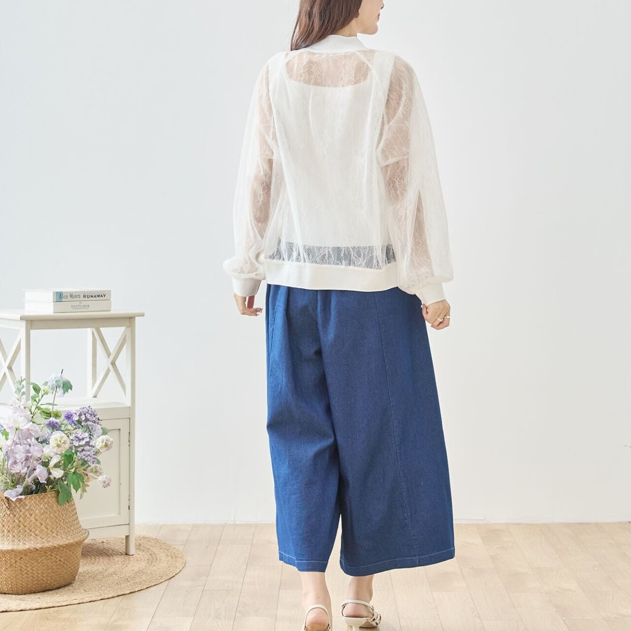 新作][TRUBE]フラワー刺繍フレアパンツ ワイドパンツ デニム 花 体型