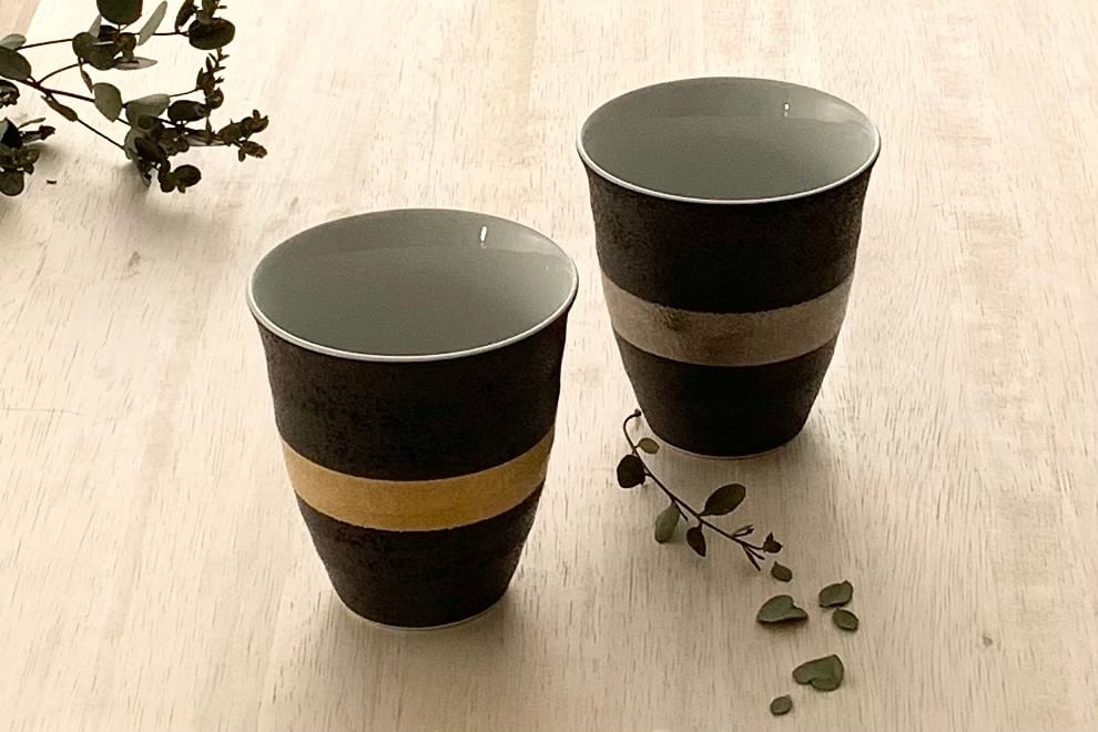 『新品未使用品』有田焼 弥源次窯 金濃黒釉掛分 湯呑 高級金彩 和食器 和食器 新品未使用】有田焼 弥源次窯 金濃黒釉掛分 湯呑 高級金彩 和食器 和食器