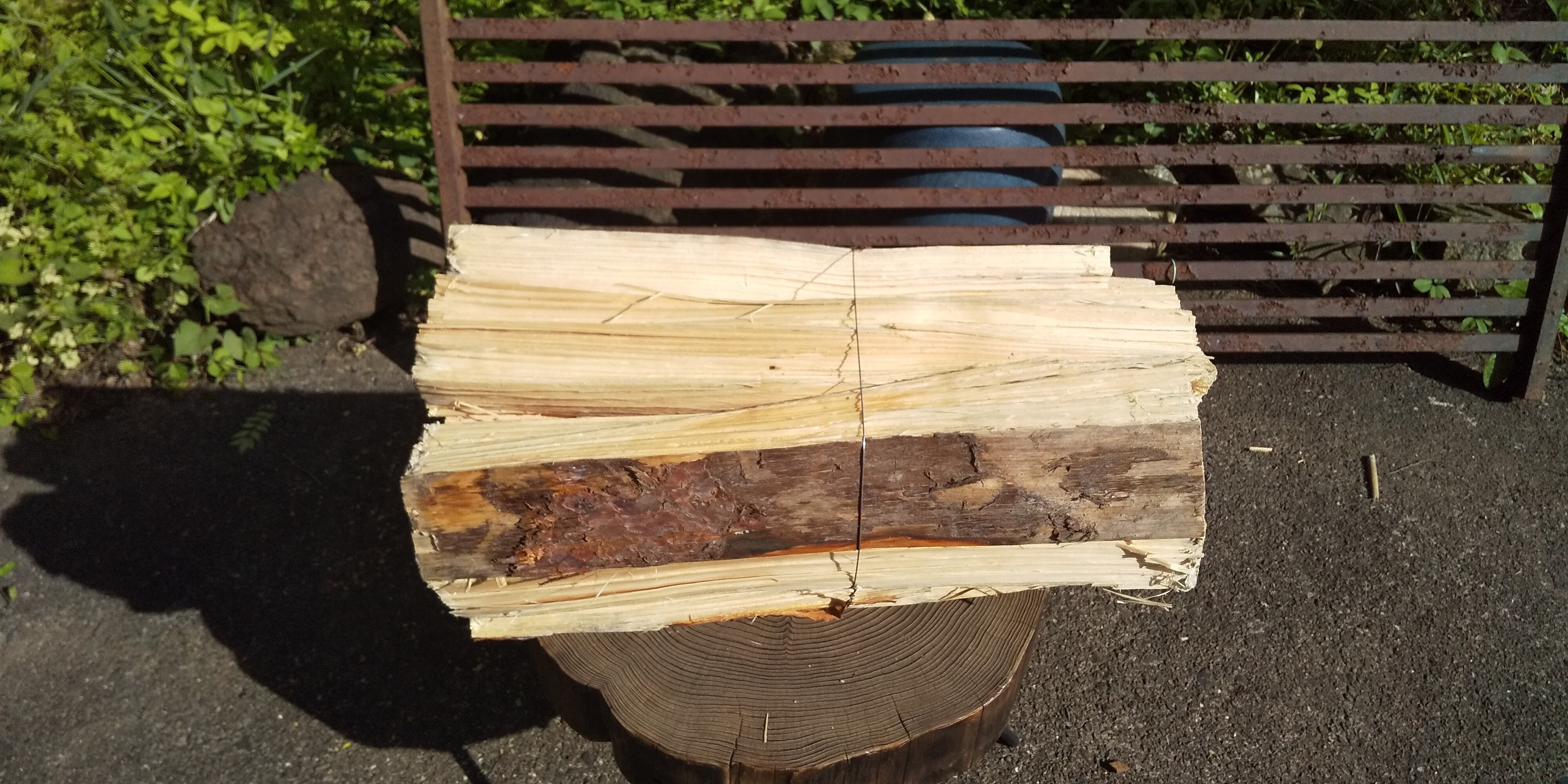 赤松薪の細割り 赤松薪の細割り