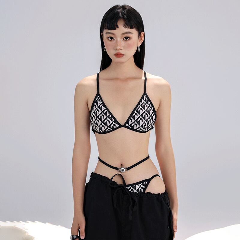 CHANEL チェック柄ビキニ トップ36 美品お値下げしました。 CHANEL チェック柄ビキニ トップ36 美品お値下げしました。