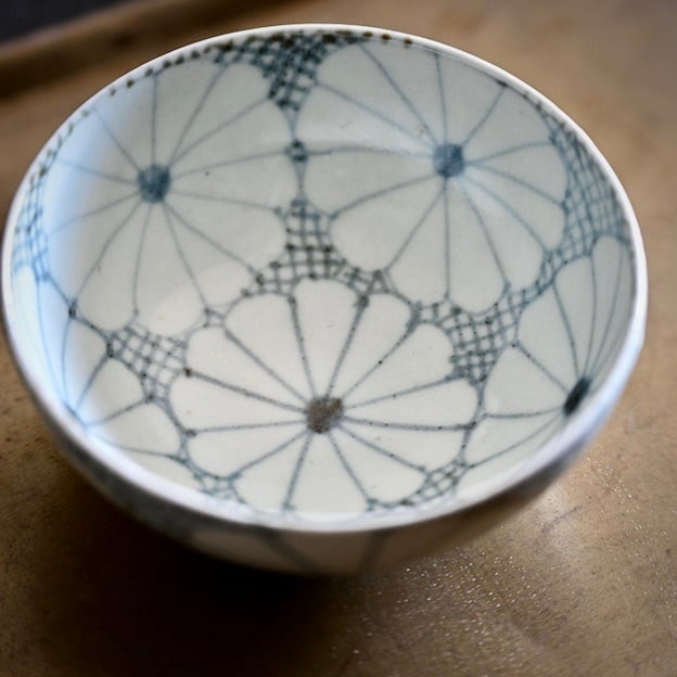 50941】古伊万里染付 菊もよう 茶碗 江戸/ Imari Sometsuke Bowl /Edo