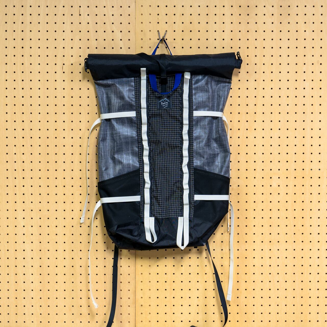 新品 Patagonia パタゴニア バックパック 登山用 ブルー x ホワイト 新品 Patagonia パタゴニア バックパック 登山用 ブルー x