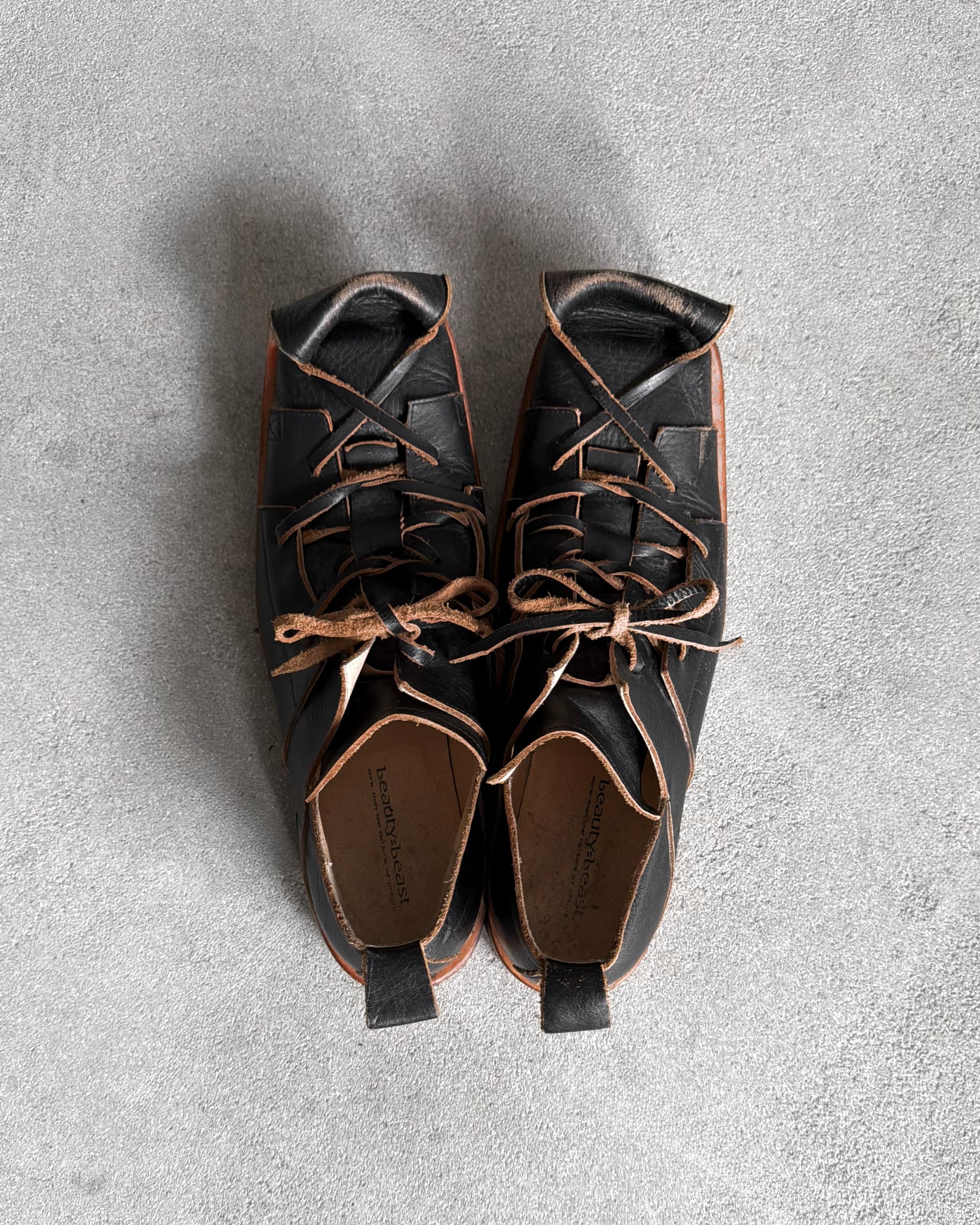 1990s beauty:beast Scroll Toe Leather Shoes | ether
