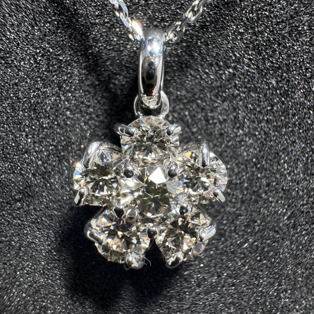 鑑別カード付】Pt850/950 0.88ct H&C ダイヤモンド フラワー