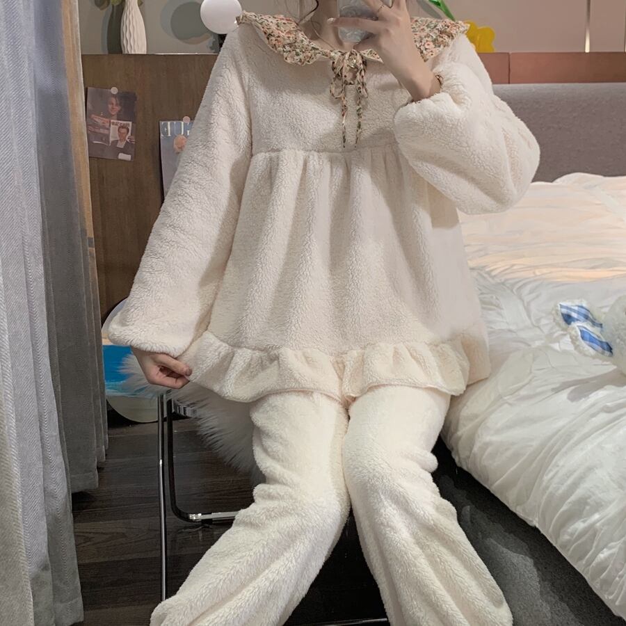 ウィンターベルベットコーラルカラー 大人ガーリー スウィート キュート カジュアル 冬物 ステッチ 萌量不足95758386095