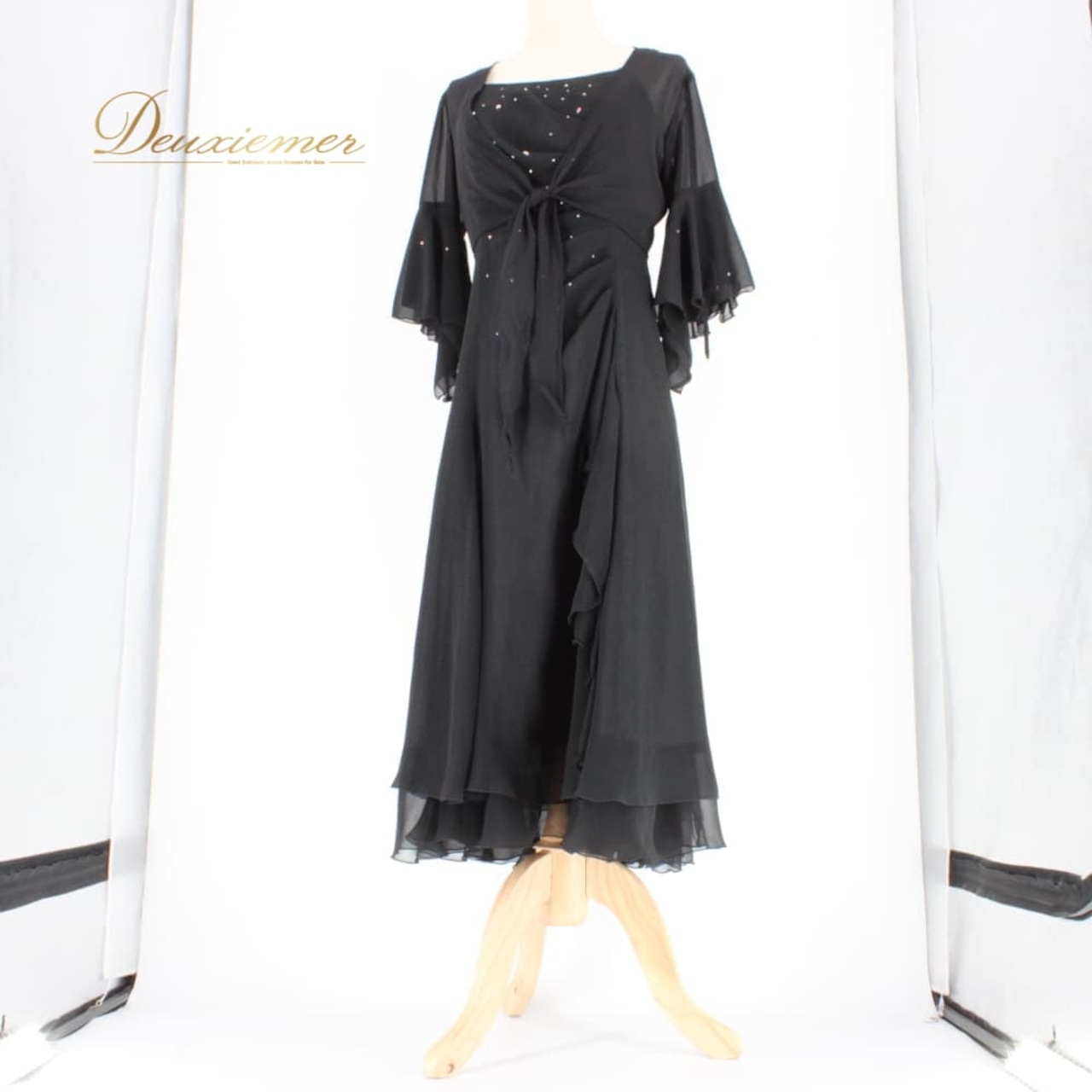 社交ダンス 衣装 スタンダード ドレス ワンピース パーティドレス Sanline ブラック系 ラインストーン フォーマル 演奏会 発表会 ピアノ きらきら 華やか フリル ウエストリボン ねじりデザイン シースルー袖 袖フレア ボレロ付き セットアップ 日本製 サンリーヌ ロング丈 体型カバー 9R ポリエステル フォーマルワンピース