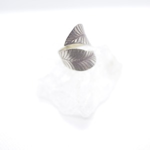 Karen Leaf Motif Silver Ring 15号程度