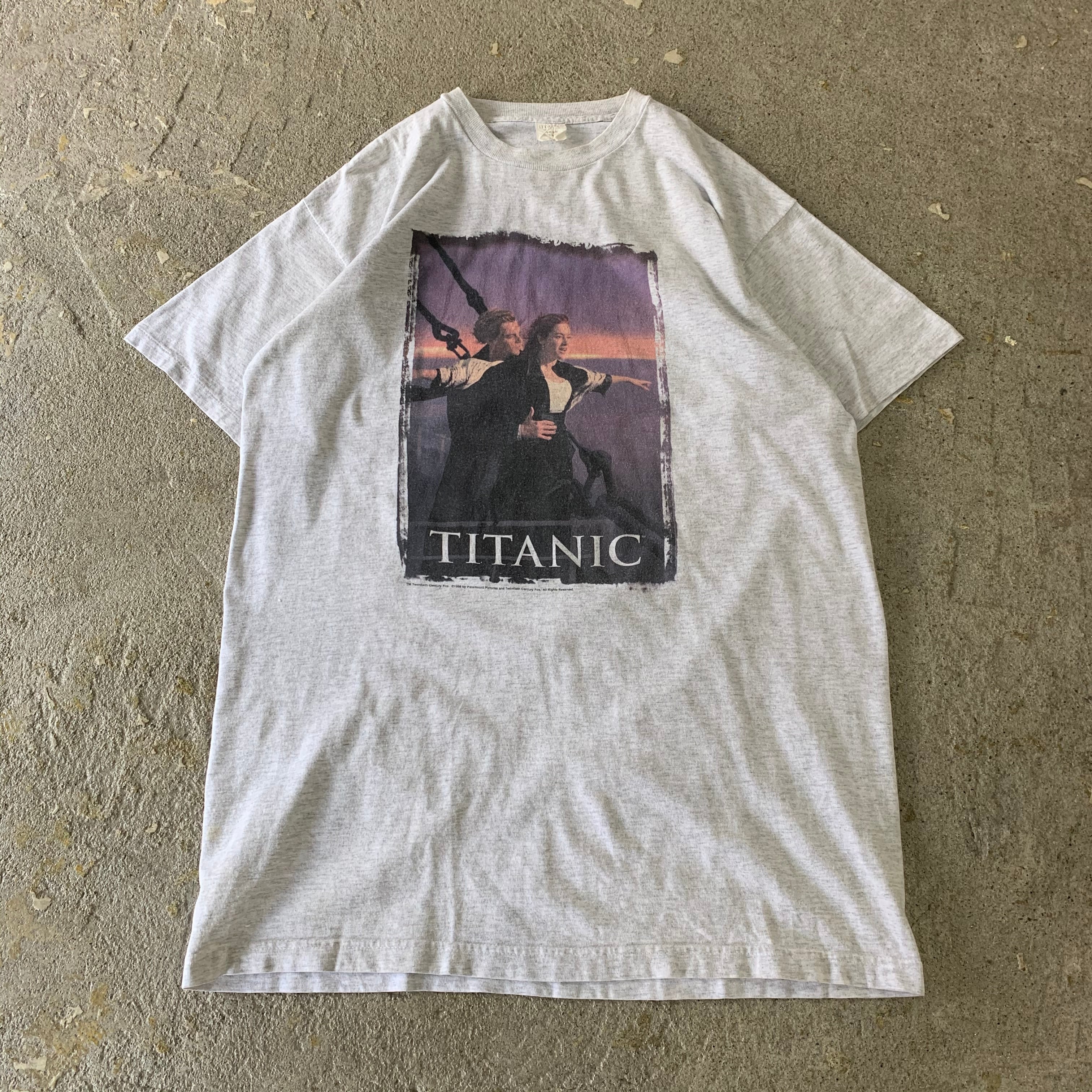 90s TITANIC T-shirt | What’z up powered by BASE