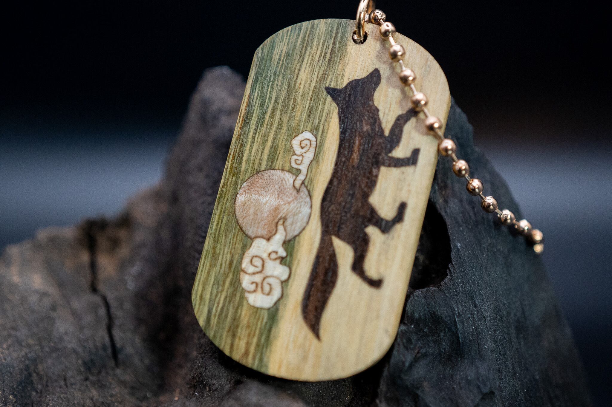 【翡翠の木】 パロサント ドッグタグ 象嵌 十五夜きつね