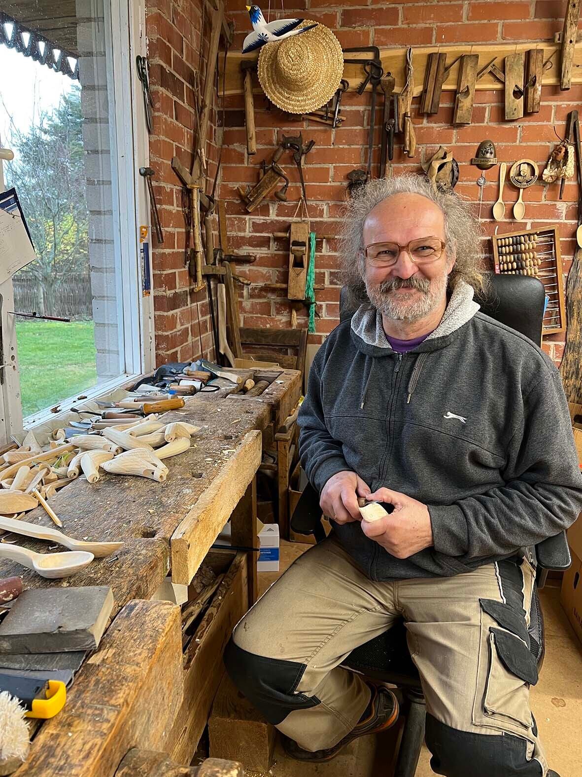 リトアニアの木のトレー