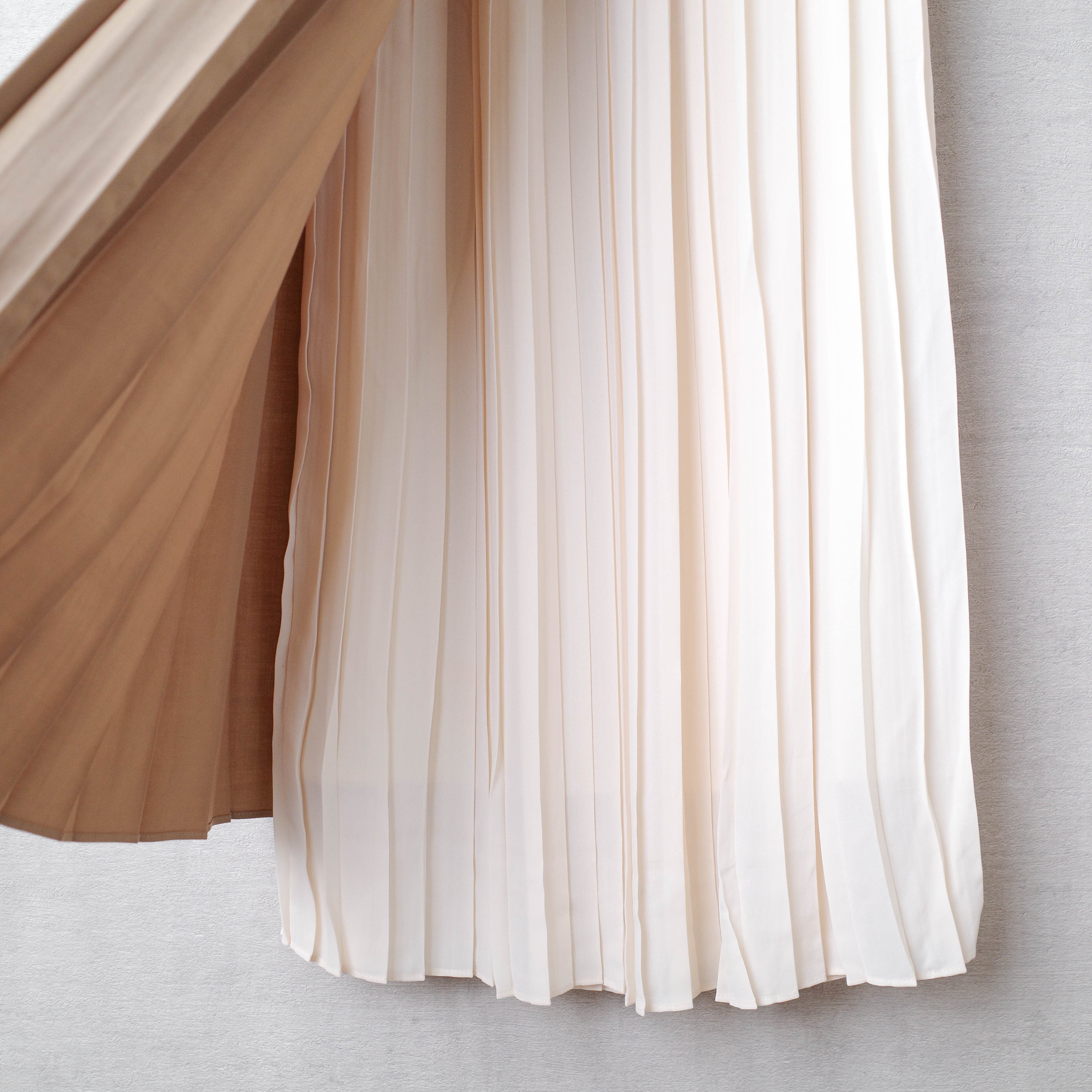 [NEW] CLANE	PLEATS LAYERED SKIRT 10109-6132 BEIGE