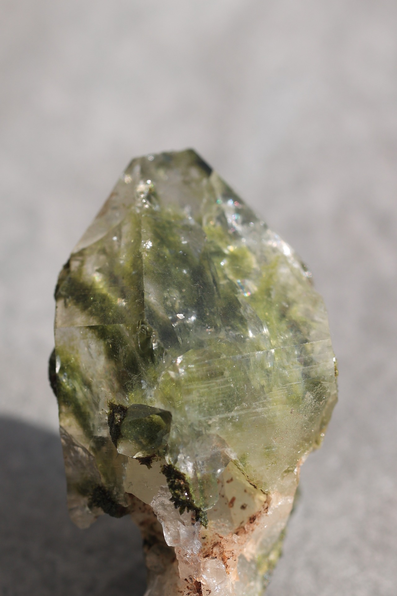 エピドート「水面の輝き」Epidote|天然石 原石 鉱物 パワーストーン | EP-A-002