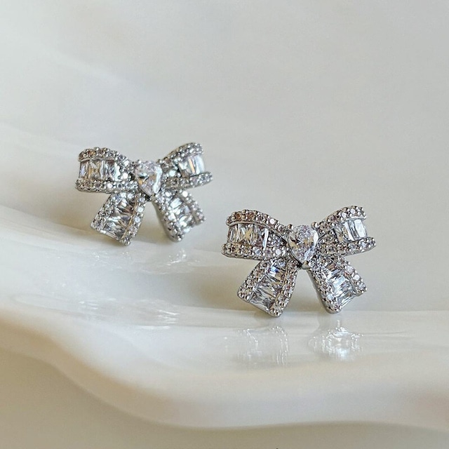 Zircon ribbon pierce　B614