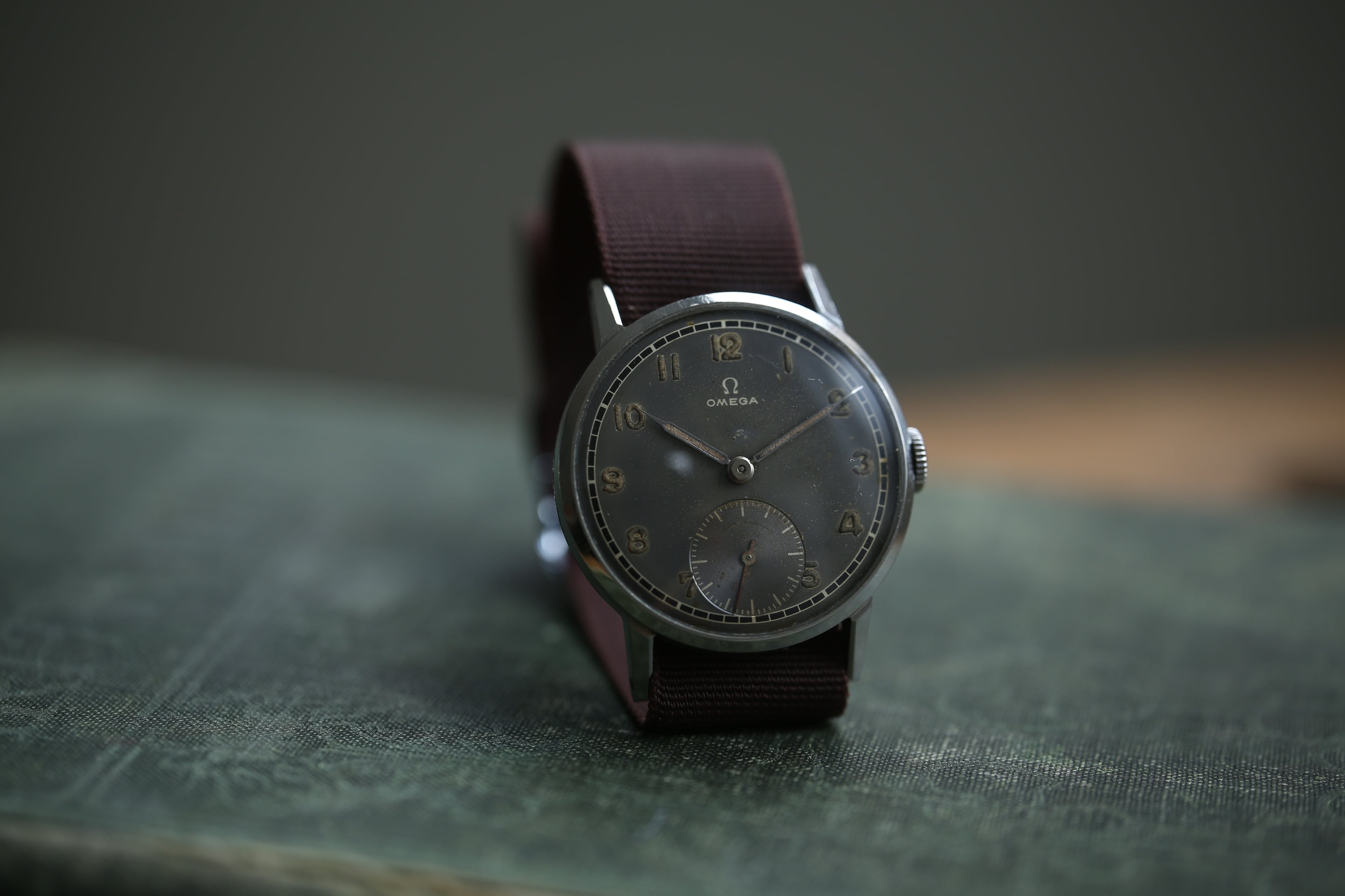 OMEGA】1945年製 オメガ 30mmキャリバー スモールセコンド仕様