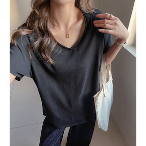 Vネック ゆる 半袖 Tシャツ レディース トップス プルオーバー インナー ミディアム 襟なし 薄手 綿 コットン かわいい 大人可愛い きれいめ シンプル カジュアル おしゃれ こなれ感 ラフ ルーズ 抜け感 無地 春 夏 秋 ママ 通勤 学生 学校 通学 デート お出かけ 旅行 公園 女子会 休日 ショッピング カフェ 重ね着 韓国 体型カバー 普段使い 着回し レイヤード S M L XL ゆったり 白 ホワイト 黒 ブラック グレー ピンク 水色 ライトブルー
