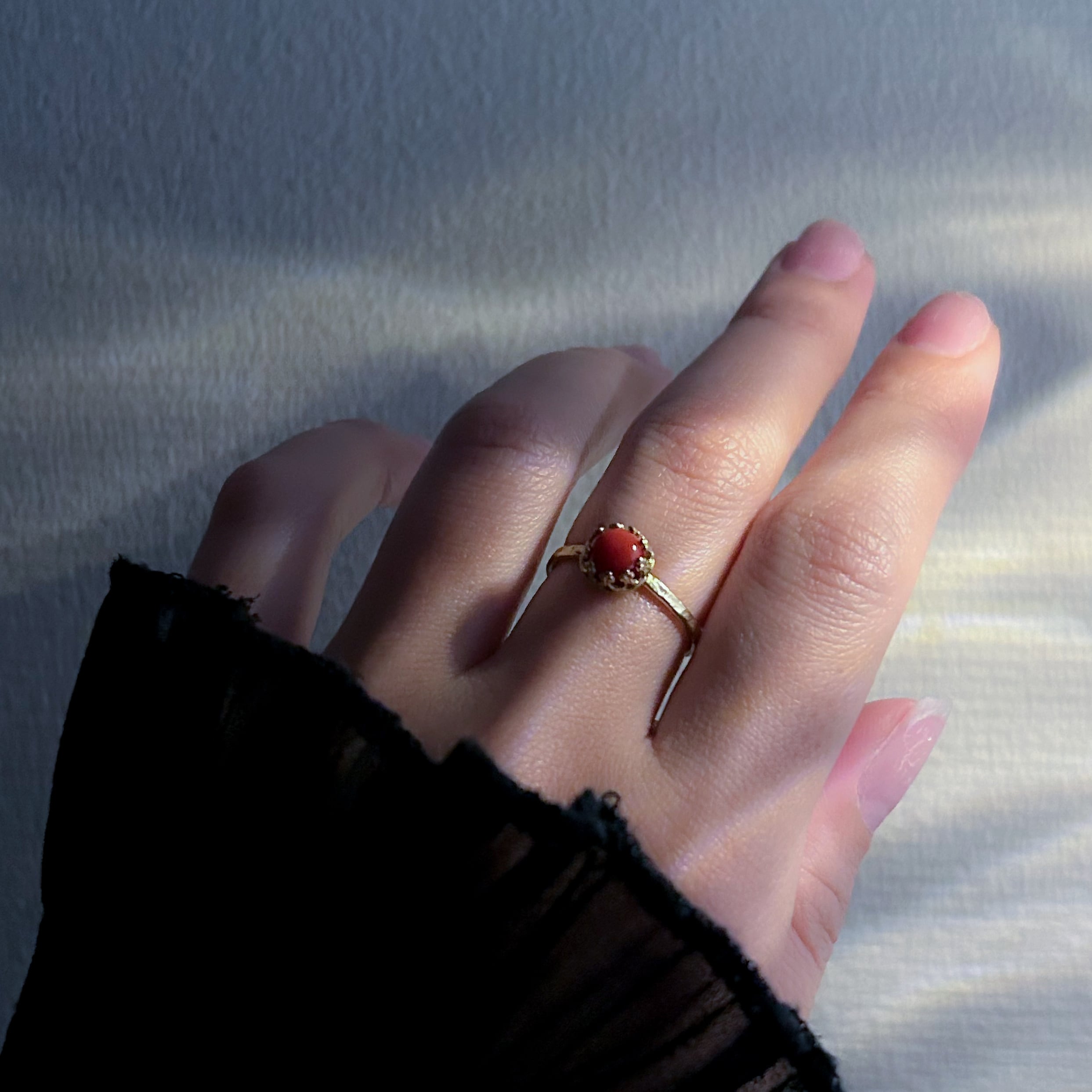 真鍮｜本珊瑚(サンゴ) 天然の緋色は人を惹きつける 鮮やかな赤リング