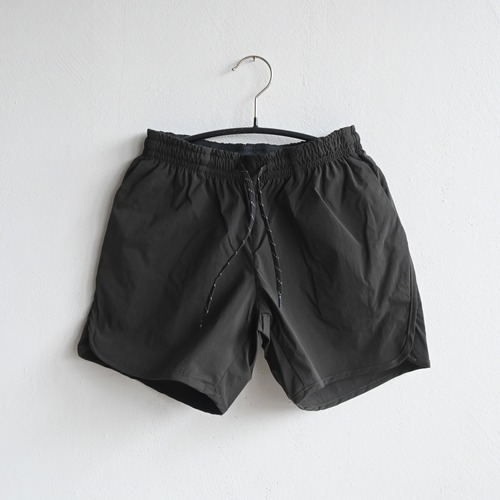 《MOUNTEN. 2023SS》stretch board shorts / charcoal