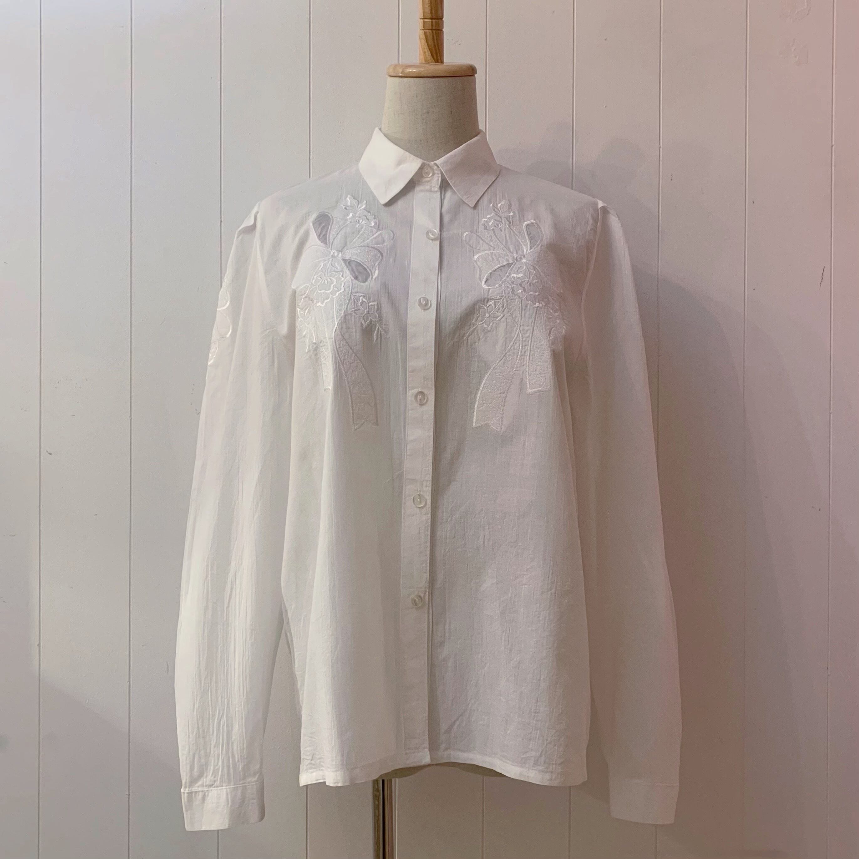 white ribbon flower embroidery blouse