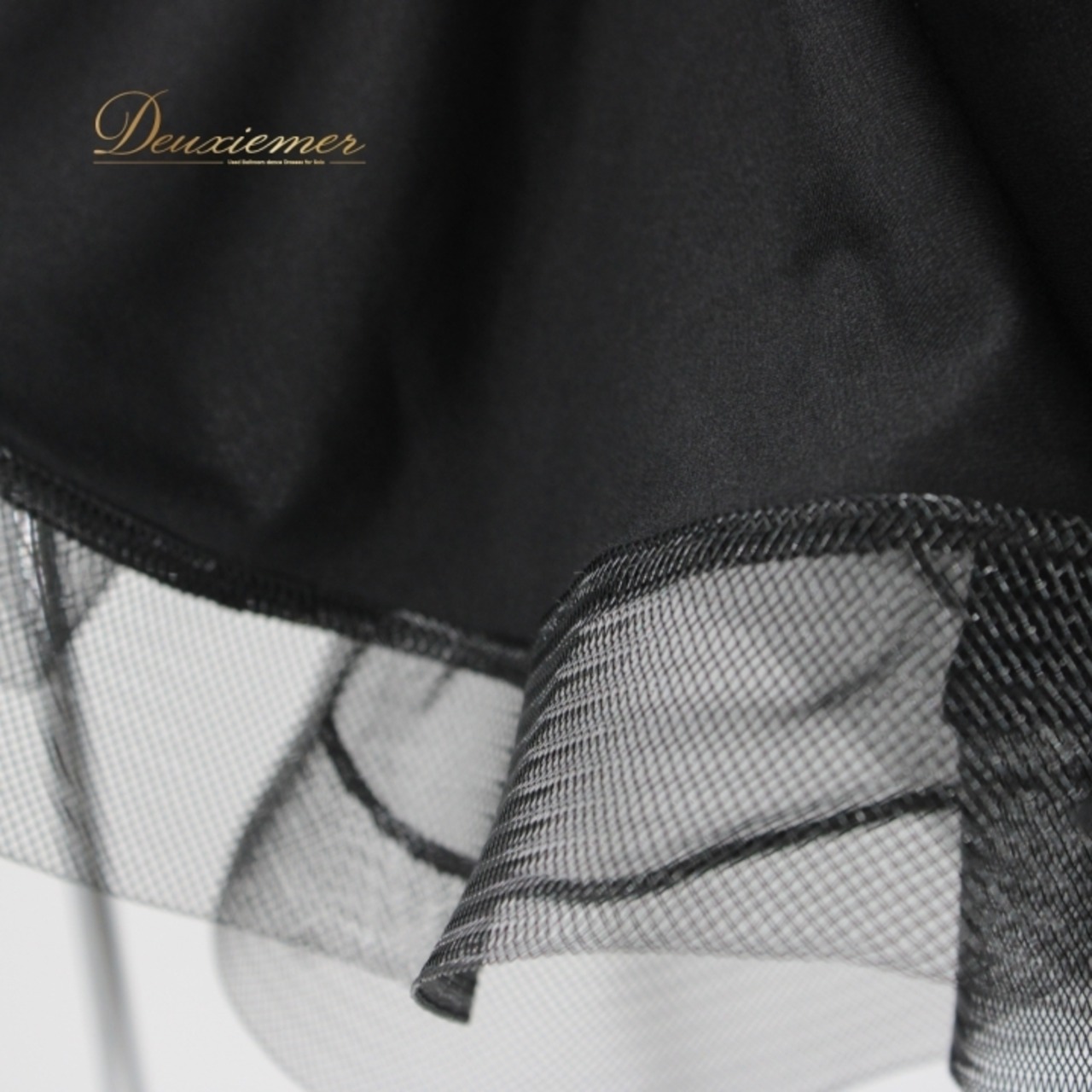 社交ダンス 衣装 スタンダード スカート レッスンウェア 女性用 レディース オールシーズン 黒 ブラック系 無地 花飾り フリル シンプル 練習着 社交 ダンス 衣装 スカート 女性用 ドレス 伸縮性 洗練された アーバンブラック ボリューム 動き