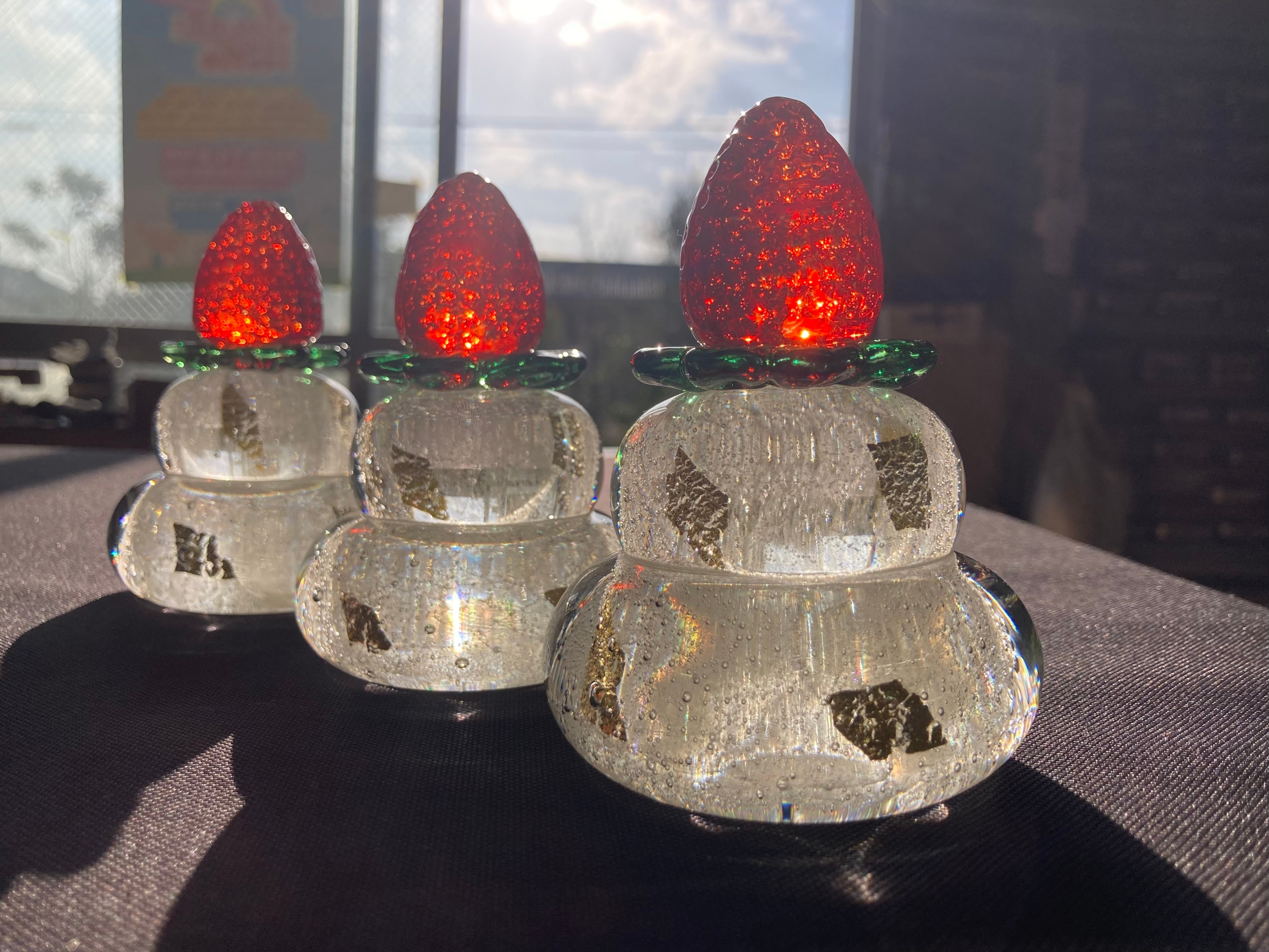 ガラス鏡餅『もっちり(小)苺(金箔入り)』受注制作 | YUGEN GLASS