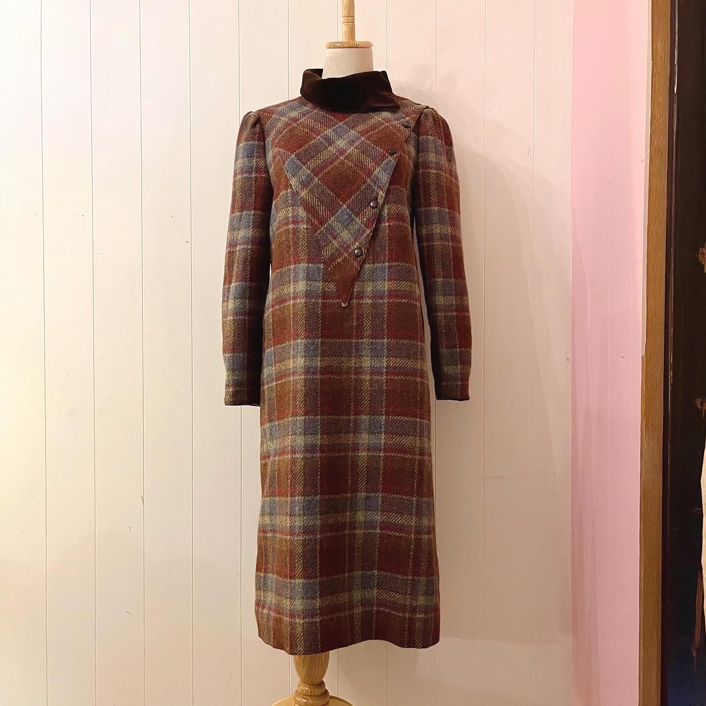 brown velours collar triangle check one-piece