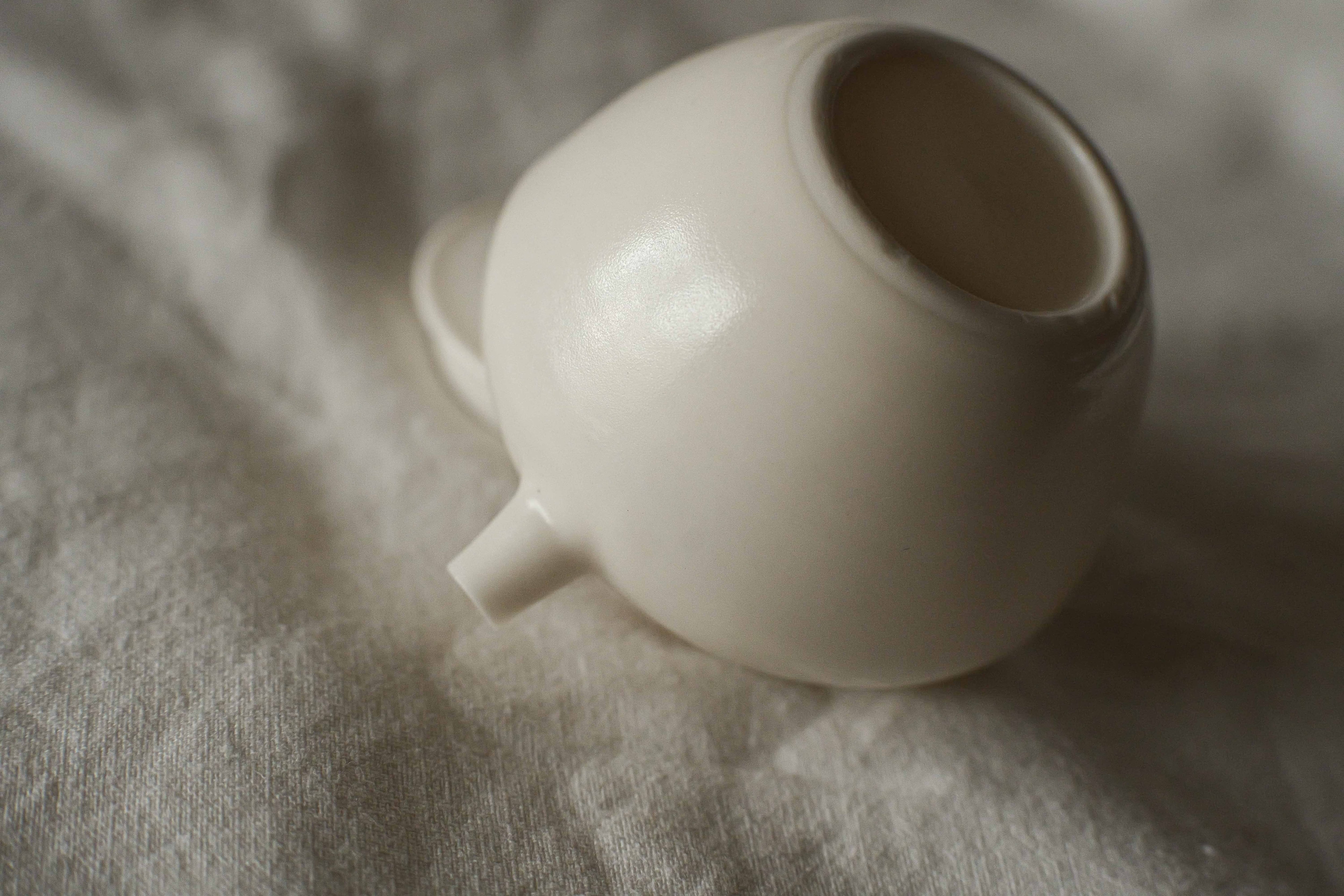 徳化薄胎薪窯白磁茶壺 長月天（ろくろ引き/満水容量92cc） | 北白川糕糰店