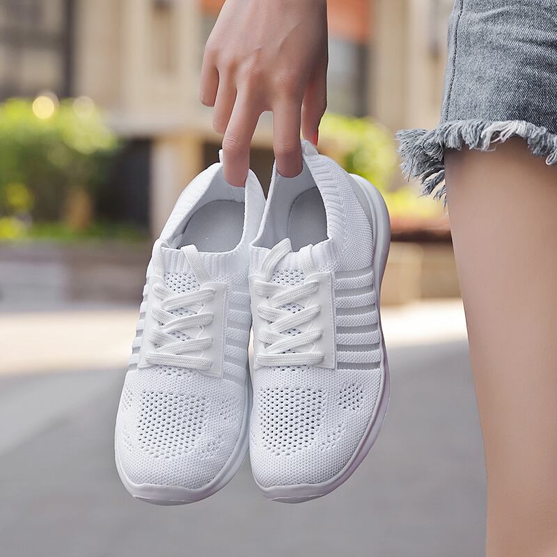 【新作】【送料無料】 女性の靴通気性のあるウォーキングフライングウーブンレースフラットシューズスポーツマザーシューズ適切な大型の女の子 大きめサイズ 10b474644878497