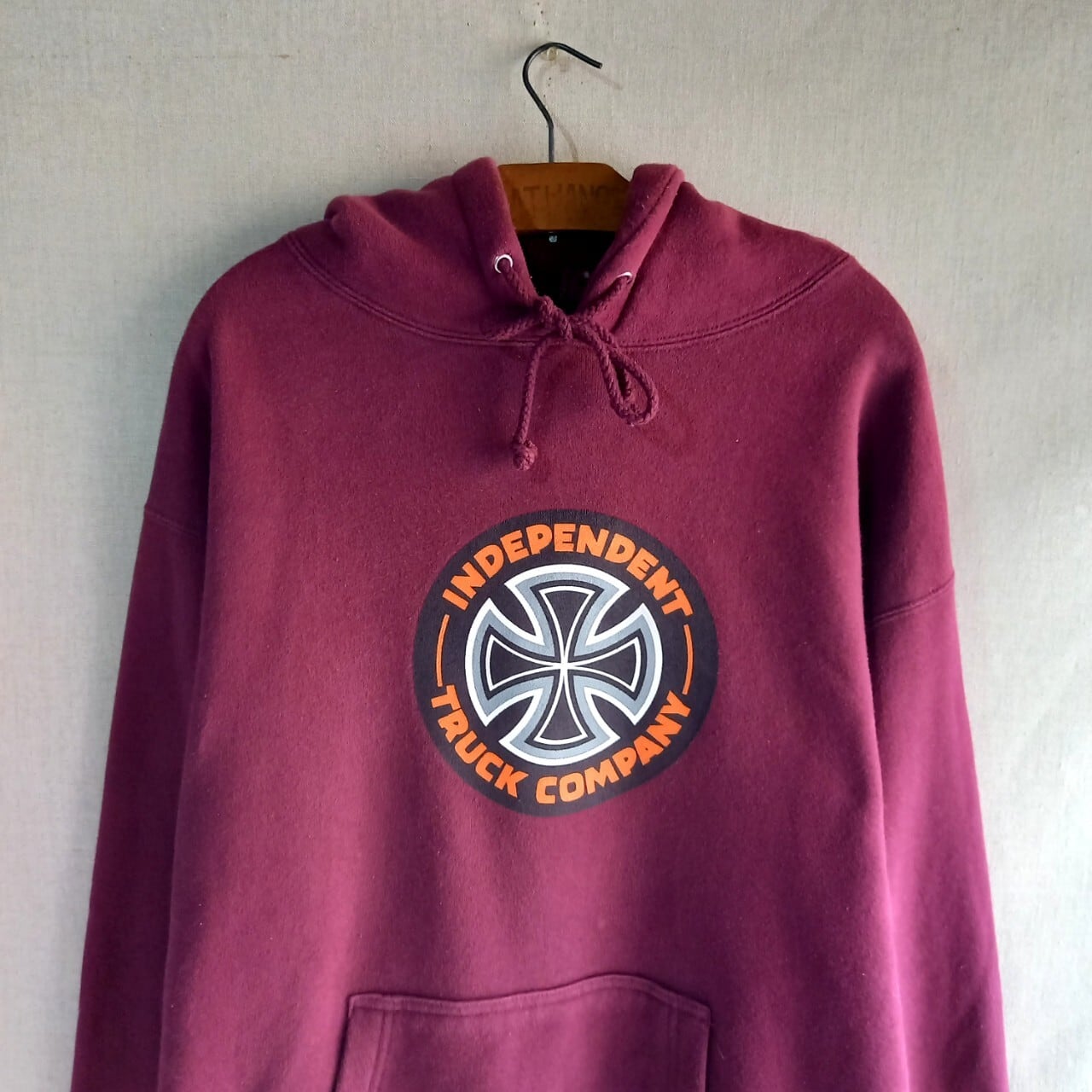 INDEPENDENT アイアンクロス パーカー Mサイズ バークロスロゴ バー