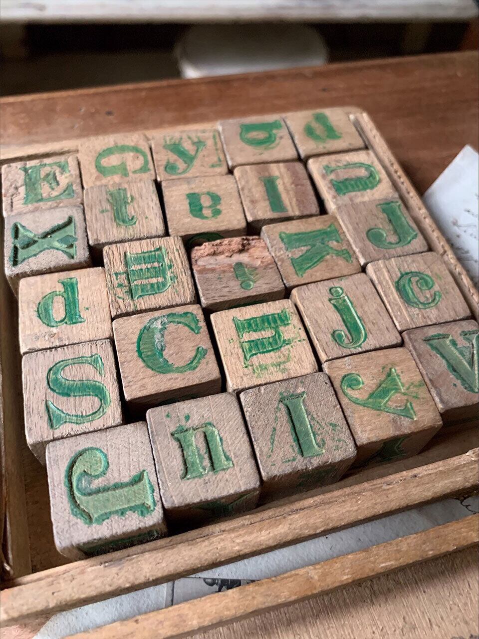 JEU ALPHABETIQUE アルファベットブロック 木箱 おもちゃ | Brocante