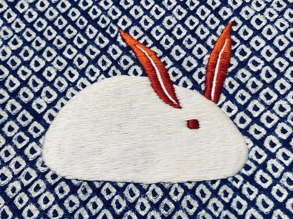 総絞り 手刺繍 雪うさぎ 未使用品 名古屋帯 正絹 青 白