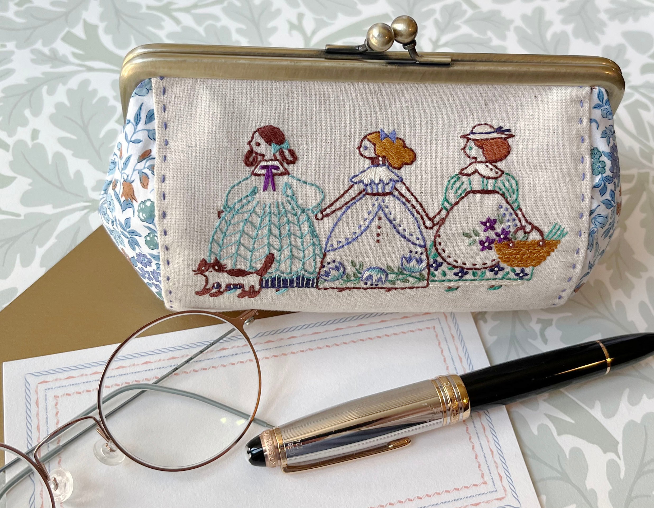 CAHIER刺繍教室 教材キット「刺繍のがまぐち丸型ポーチ」