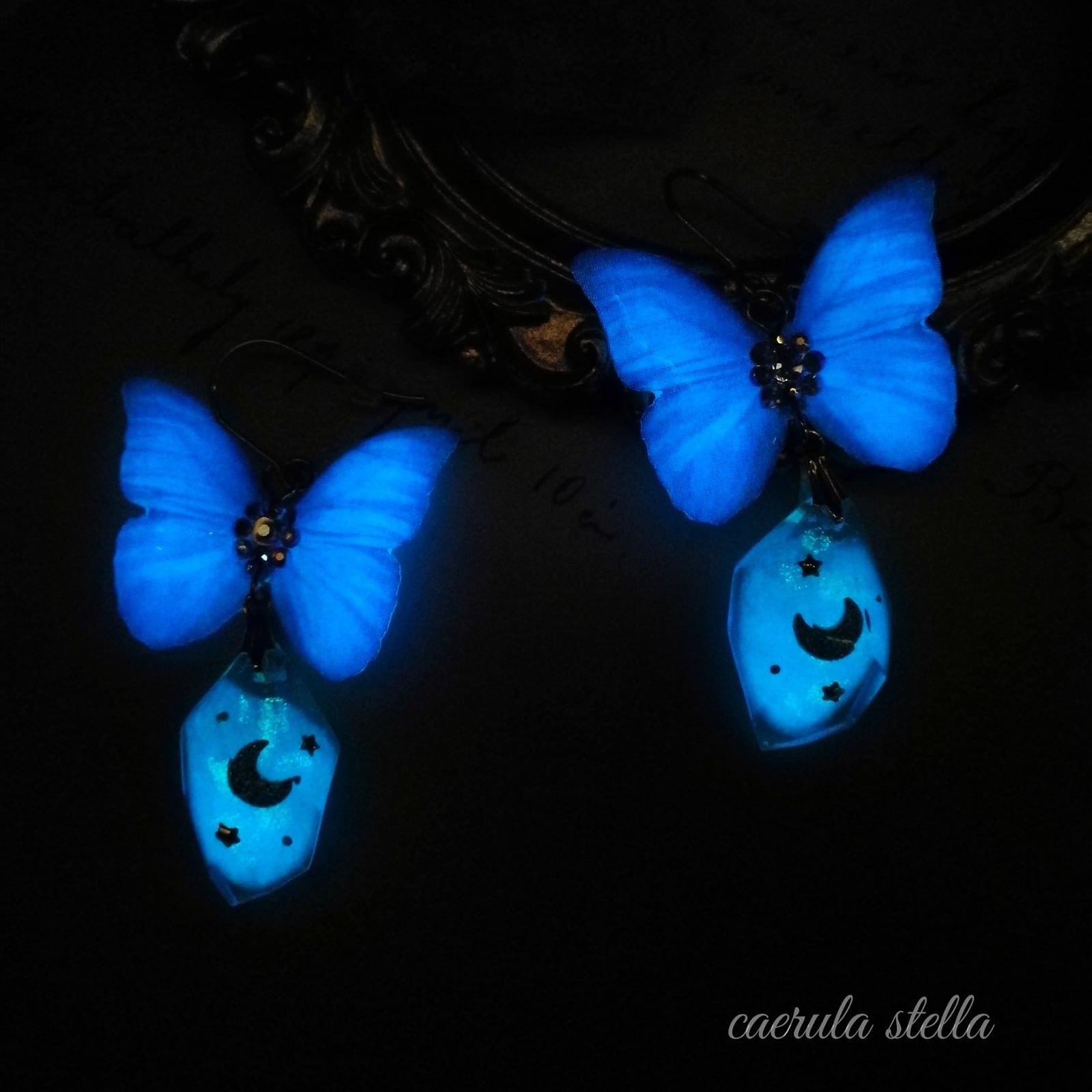 夜光蝶と氷星のカケラ ピアスorイヤリング】 レジンアクセサリー