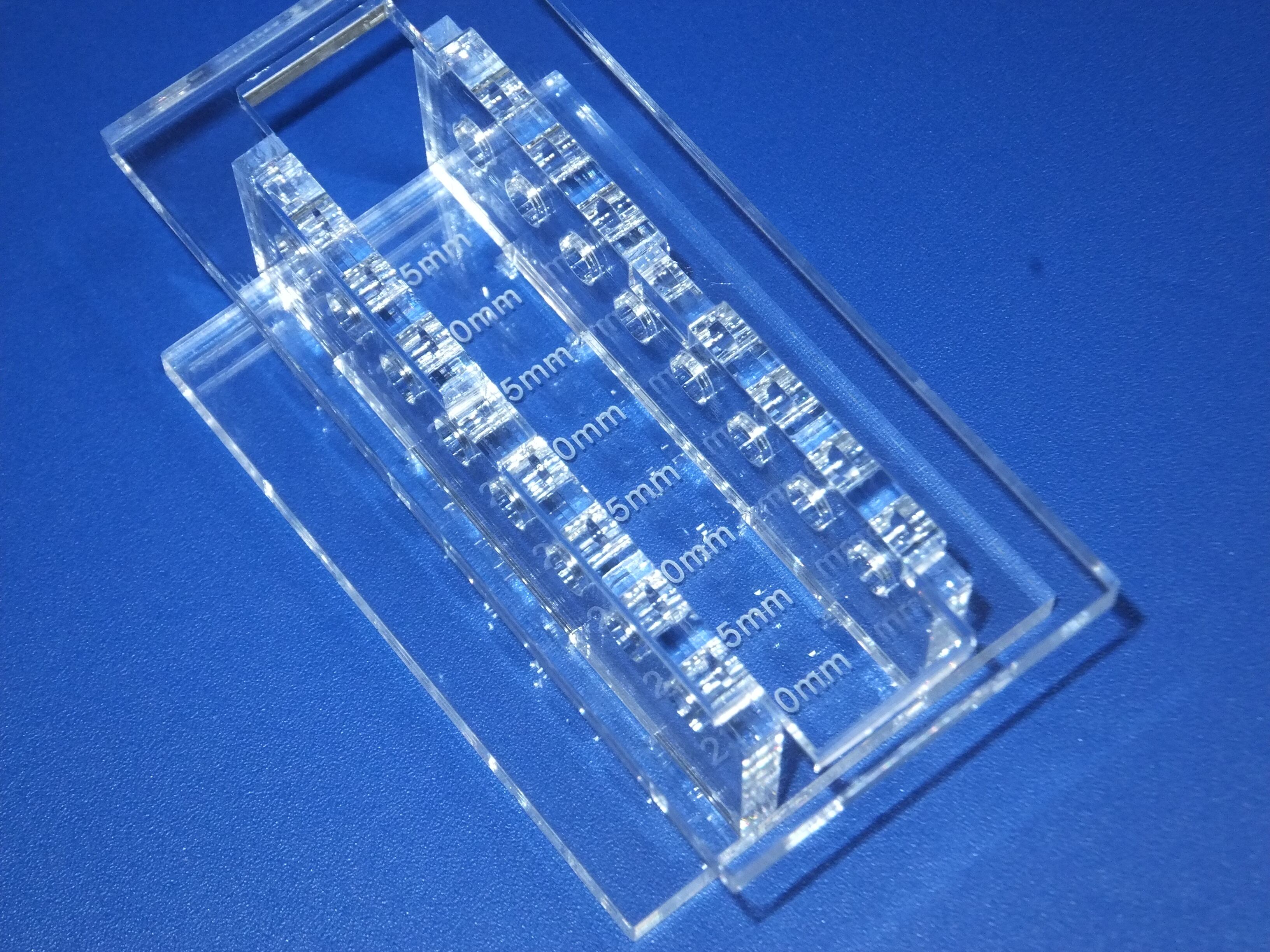 BASE特価 ミニ四駆 タイヤ加工ガイド 透明アクリル製 ハーフタイヤ加工